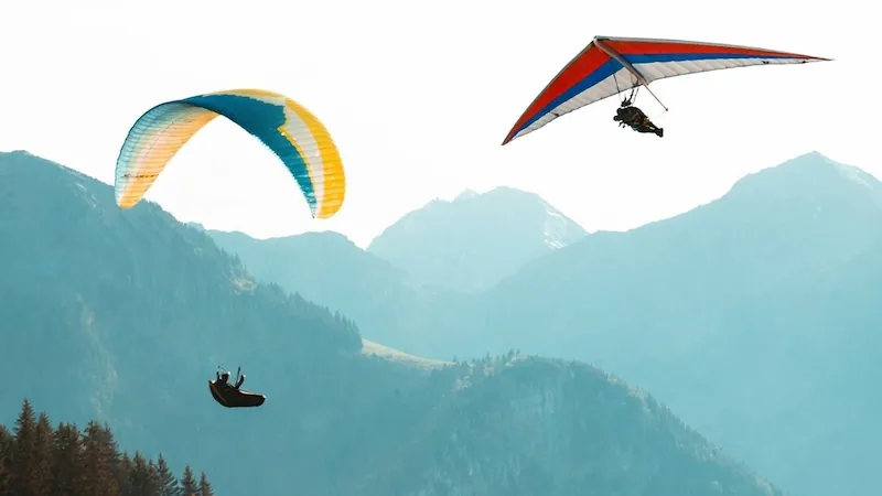Hang gliding vs paragliding: what's the difference?